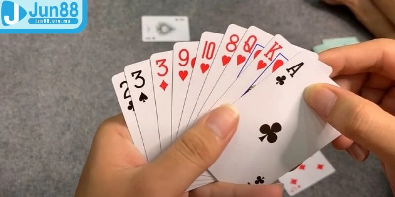 3 đôi thông chặt heo và kinh nghiệm vàng thắng Tiến lên 4 Chơi 3 đôi thông chặt heo phải thật bình tĩnh mới dễ thắng