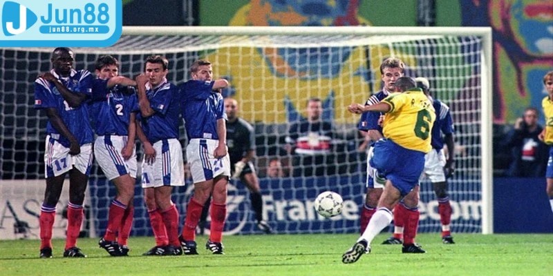 Đá phạt gián tiếp - Quy định thú vị trong bóng đá hiện nay 4 Chọn đặt kèo đá phạt gián tiếp sát giờ bắt đầu rất quan trọng