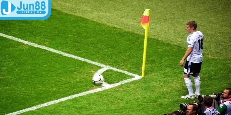 Đá phạt góc và kinh nghiệm soi kèo chuẩn từ chuyên gia 3 Đánh giá thực lực của hai đội bóng trước khi quyết định cược