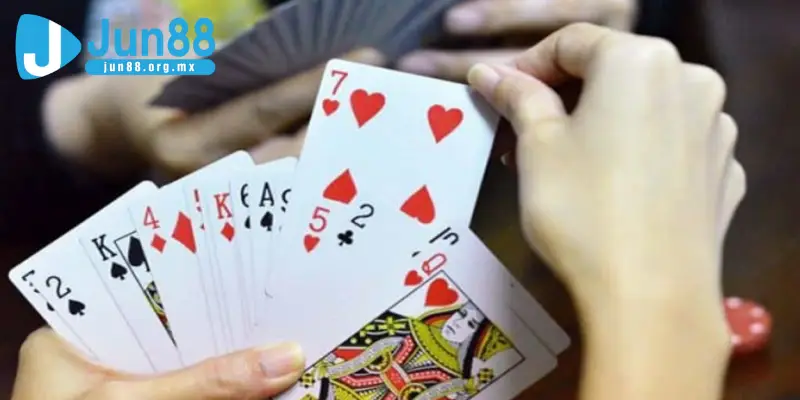 Cách Xếp Bài Tiến Lên Đúng Quy Tắc và Chiến Lược Hiệu Quả 1 Tìm hiểu về các quy tắc cơ bản trong Tiến Lên